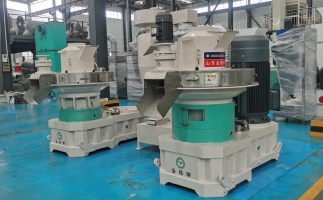 前景，鋸末顆粒機